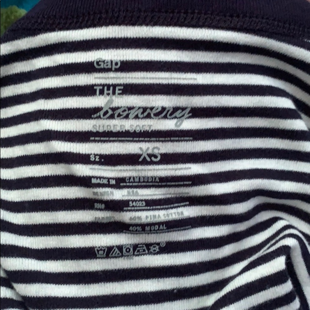 GAP long sleeve V neck top - Picture 3 of 3